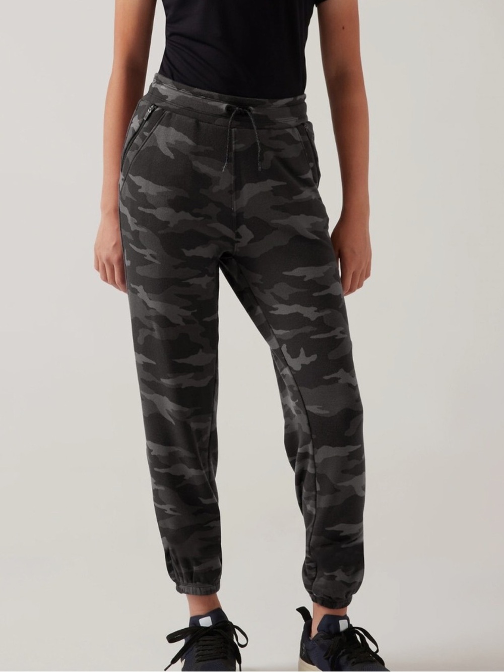 Athleta Girl Warm Up Jogger in charcoal/black camouflage print Size Large /12